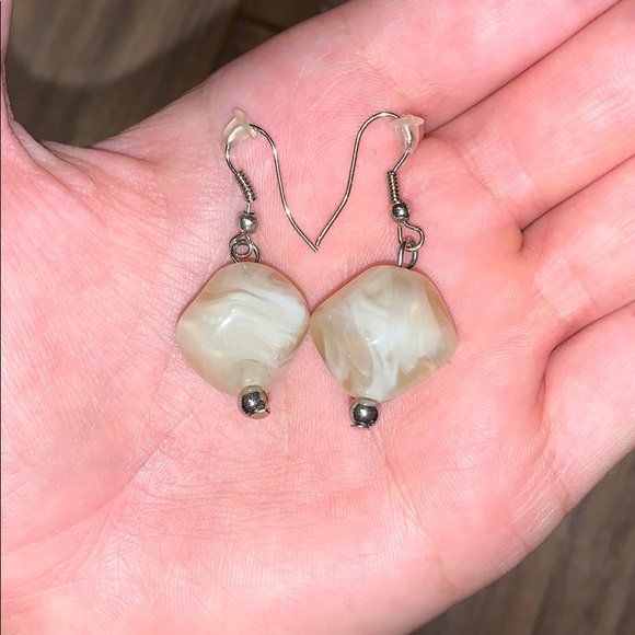 Elegant Marble & Rock Necklace-Earring Set - Picture 5 of 5